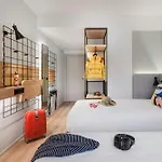 Moxy Pompeii 4*