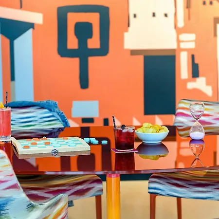 Hotel Moxy Pompeii