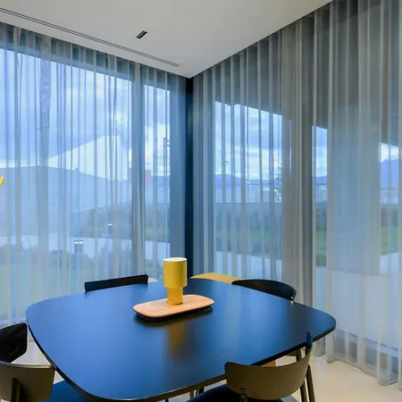 Moxy Pompeii Hotel 4*