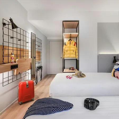 Moxy Pompeii 4*