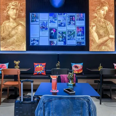 Moxy Pompeii 4*