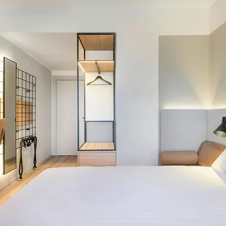 Hotel Moxy Pompeii 4*