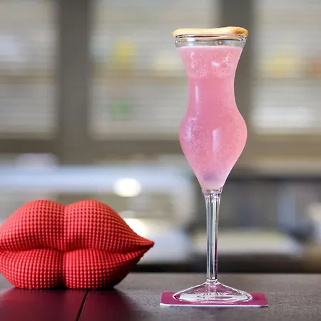 Moxy Pompeii *
