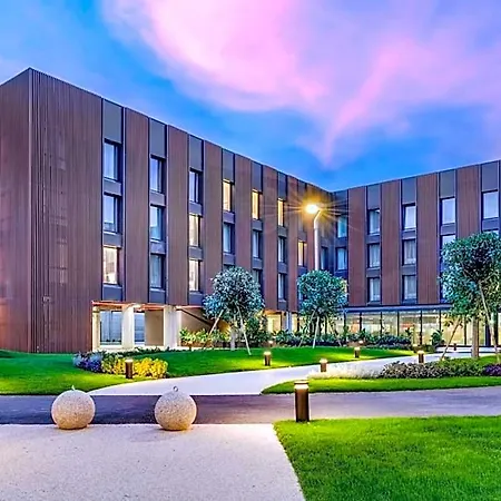 Отель Moxy Pompeii 4*