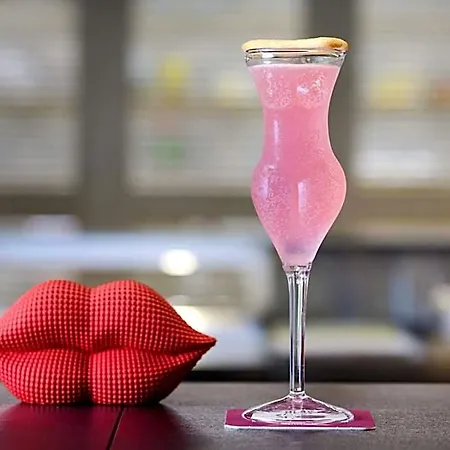 Moxy Pompeii Отель